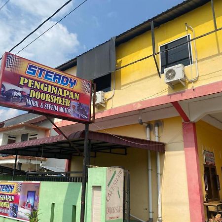 Penginapan Steady Mitra Reddoorz Pematang Siantar Eksteriør bilde